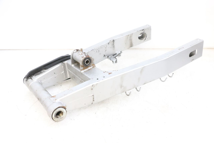 photo de SCHWINGE KAWASAKI ZR 7 750 (1999 - 2001) - Fokus auf die Struktur