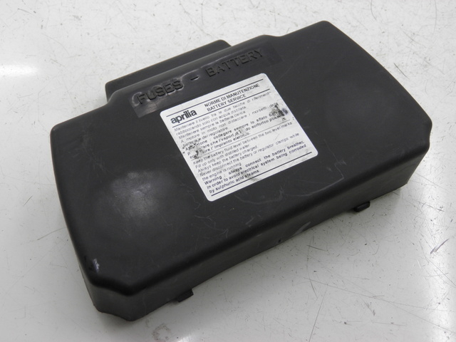 photo de BATTERIEABDECKUNG APRILIA SCARABEO 100 (2003 - 2012)