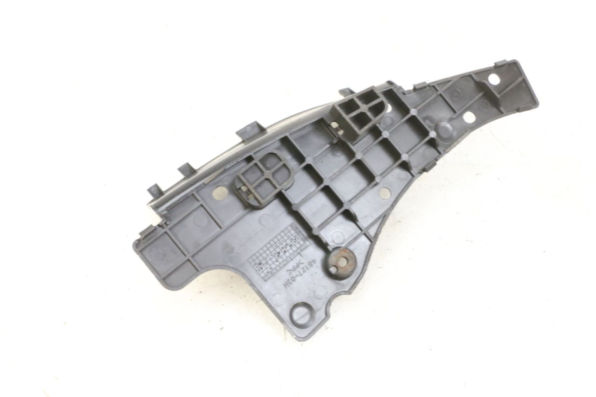 photo de BATTERIEABDECKUNG SUZUKI BURGMAN 125 (2007 - 2014) - Detailansicht des Bauteils