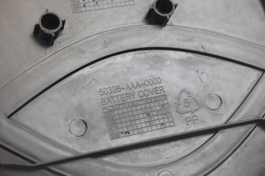 photo de BATTERIEABDECKUNG SYM CROX 4T 50 (2016 - 2023)