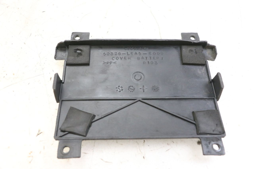 photo de BATTERIEABDECKUNG KYMCO DINK STREET 125 (2009 - 2014)