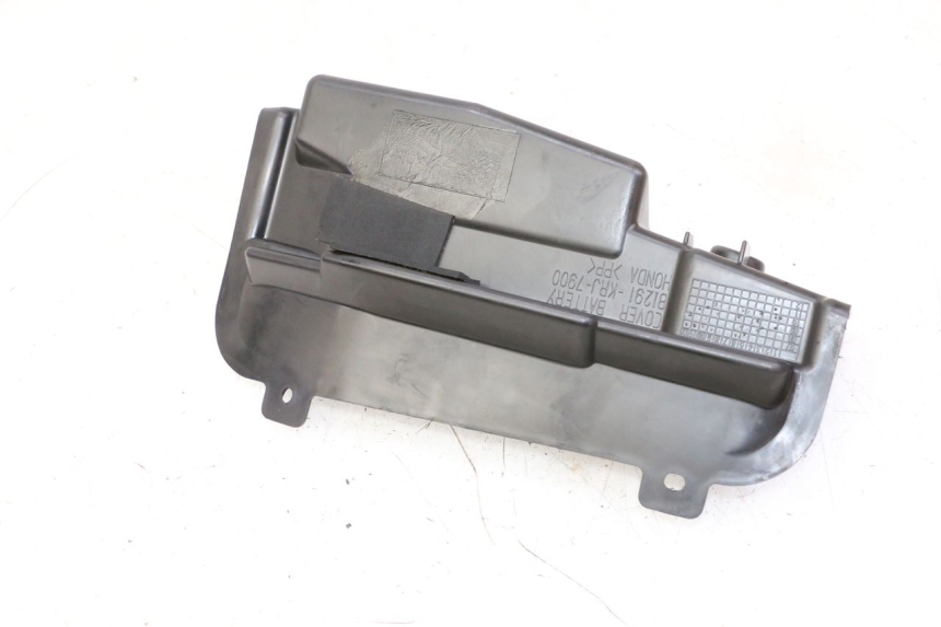 photo de BATTERIEABDECKUNG HONDA FES S-WING SWING ABS 125 (2007 - 2015)