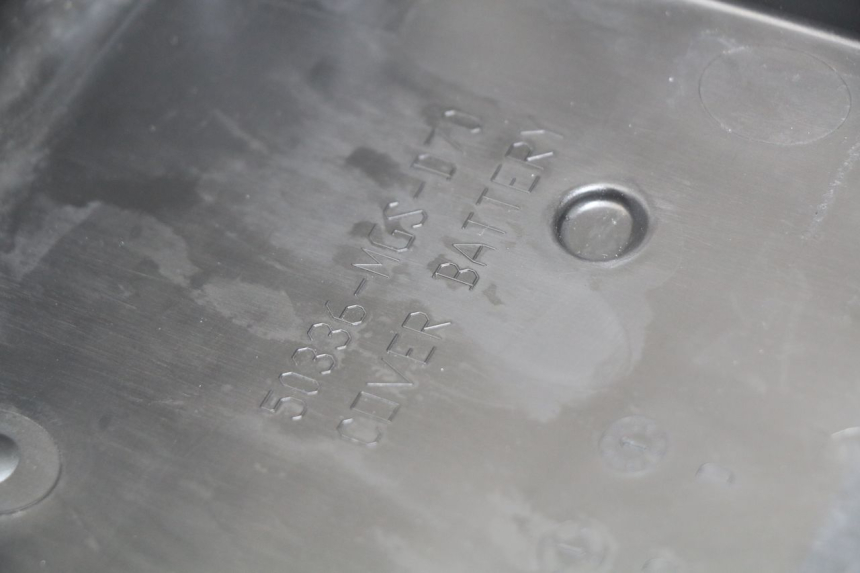 photo de BATTERIEABDECKUNG HONDA INTEGRA NC D 750 (2016 - 2018)