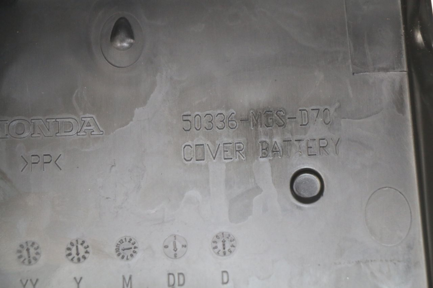 photo de BATTERIEABDECKUNG HONDA INTEGRA NC D 750 (2016 - 2018)