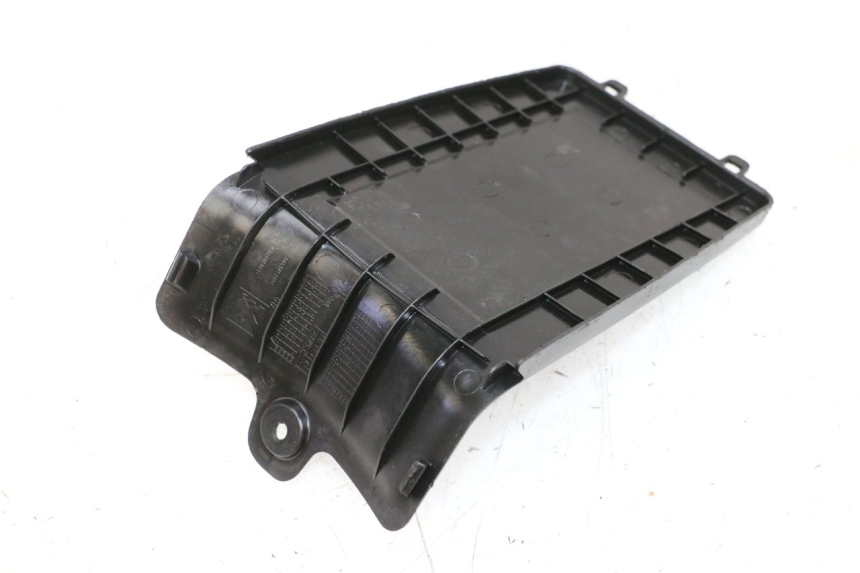 photo de BATTERIEABDECKUNG PEUGEOT KISBEE 4T 50 (2010 - 2017) - Zoom auf Gebrauchszustand