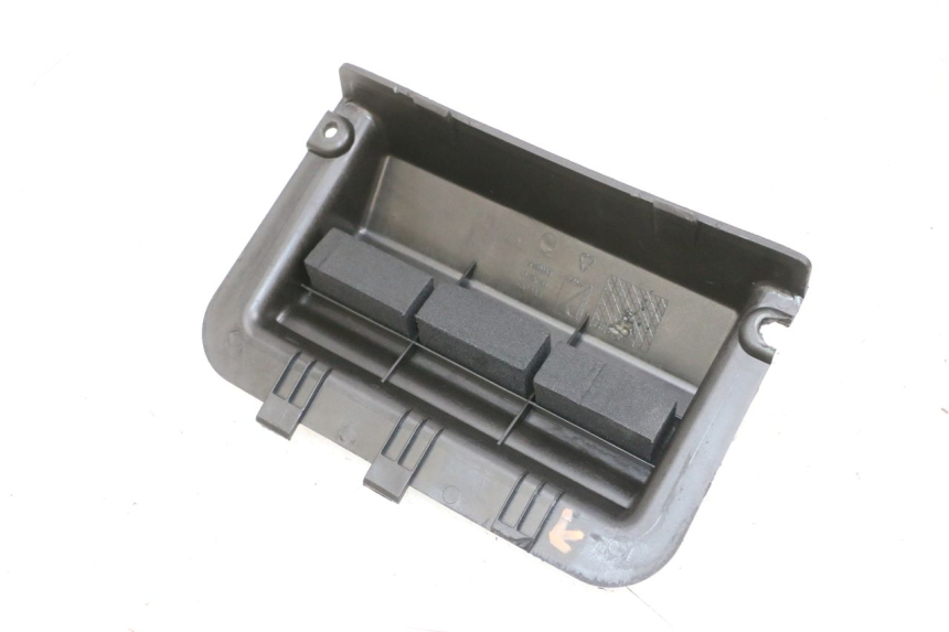 photo de BATTERIEABDECKUNG PIAGGIO NEW TYPHOON 50 (2018 - 2021) - Zoom auf Gebrauchszustand