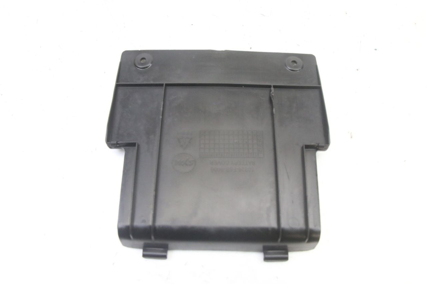photo de BATTERIEABDECKUNG SYM ORBIT III 3 4T 50 (2021 - 2025)