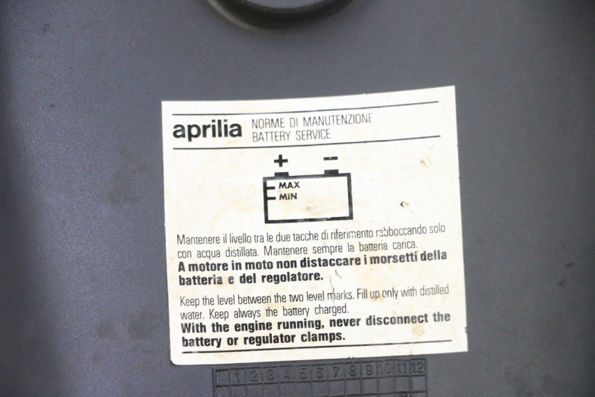 photo de BATTERIEABDECKUNG APRILIA RALLY AC 50 (1995 - 2004)
