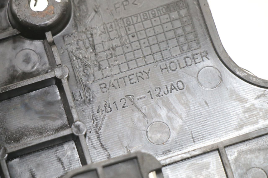 photo de BATTERIEABDECKUNG SUZUKI BURGMAN 125 (2015 - 2017)