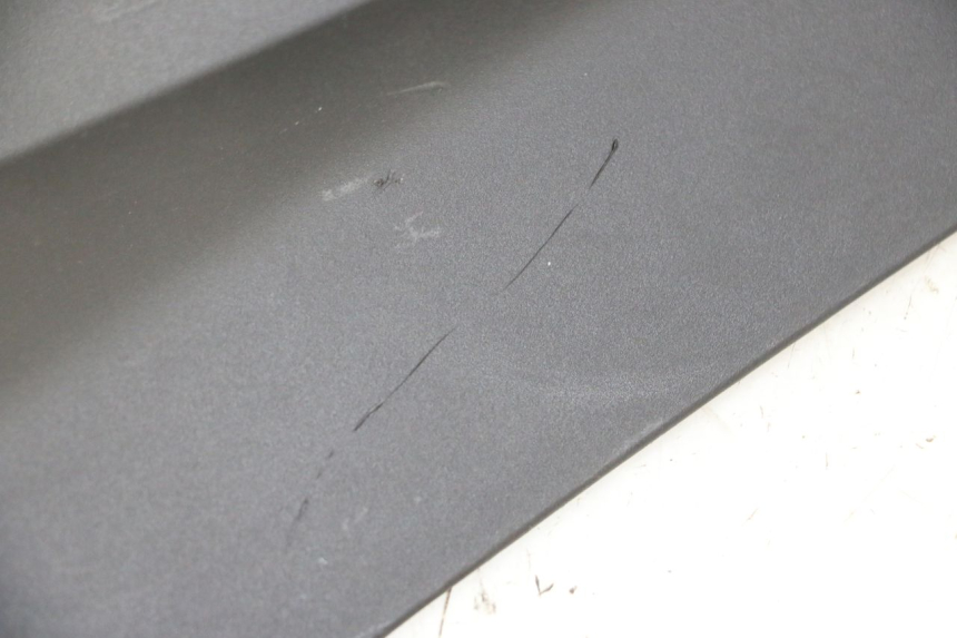 photo de RAHMENABDECKUNG RECHTS YAMAHA XMAX X-MAX 125 (2021 - 2025) - Zoom auf Gebrauchszustand