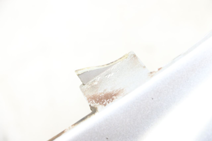 photo de RAHMENABDECKUNG LINKS HYOSUNG GF 125 (2001 - 2005)