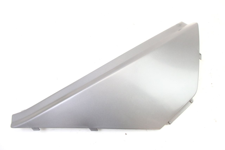 photo de UNTER SITZ VERKLEIDUNG RECHTS APRILIA ATLANTIC 125 (2003 - 2009)