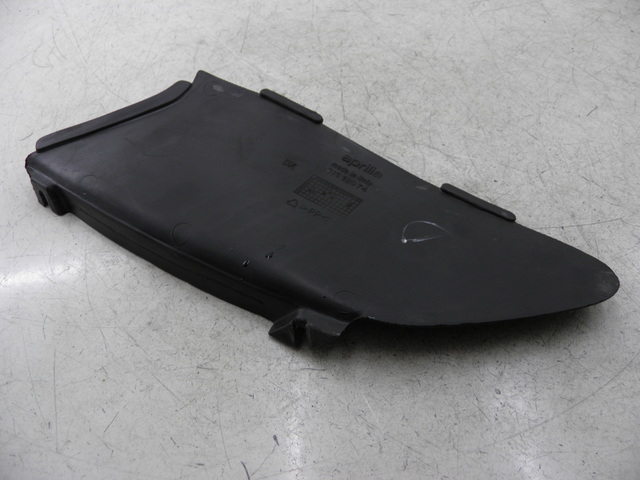 photo de UNTER SITZ VERKLEIDUNG RECHTS APRILIA LEONARDO 125 (1999 - 2001)