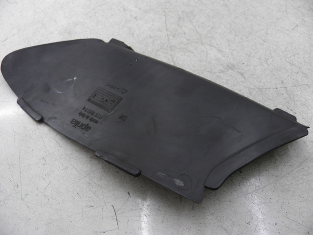 photo de UNTER SITZ VERKLEIDUNG RECHTS APRILIA LEONARDO 125 (1999 - 2001)