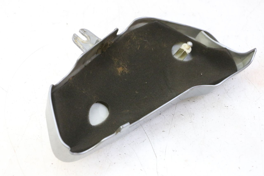 photo de VERKLEIDUNG UNTER DEM RECHTEN SITZ HYOSUNG GV AQUILA 125 (2000 - 2004)