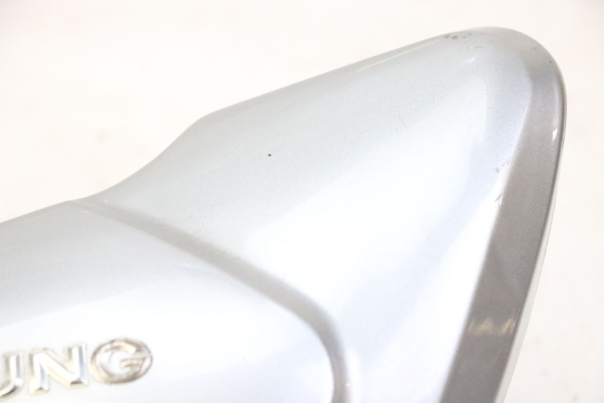 photo de VERKLEIDUNG UNTER DEM RECHTEN SITZ HYOSUNG GV AQUILA 125 (2000 - 2004)