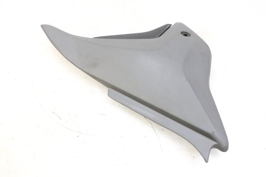 photo de UNTER SITZ VERKLEIDUNG RECHTS KSR CODE 125 (2018 - 2020) - Zoom auf Gebrauchszustand