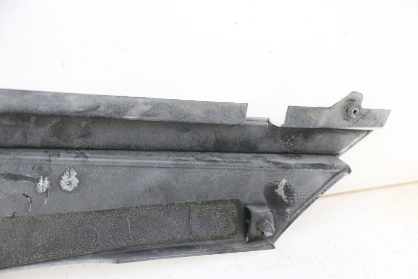 photo de UNTER SITZ VERKLEIDUNG RECHTS YAMAHA FJ 36Y 1100 (1984 - 1985)