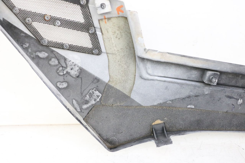 photo de UNTER SITZ VERKLEIDUNG RECHTS YAMAHA FJ 36Y 1100 (1984 - 1985)