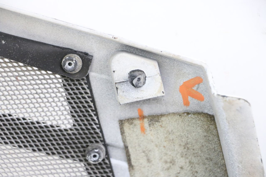 photo de UNTER SITZ VERKLEIDUNG RECHTS YAMAHA FJ 36Y 1100 (1984 - 1985)