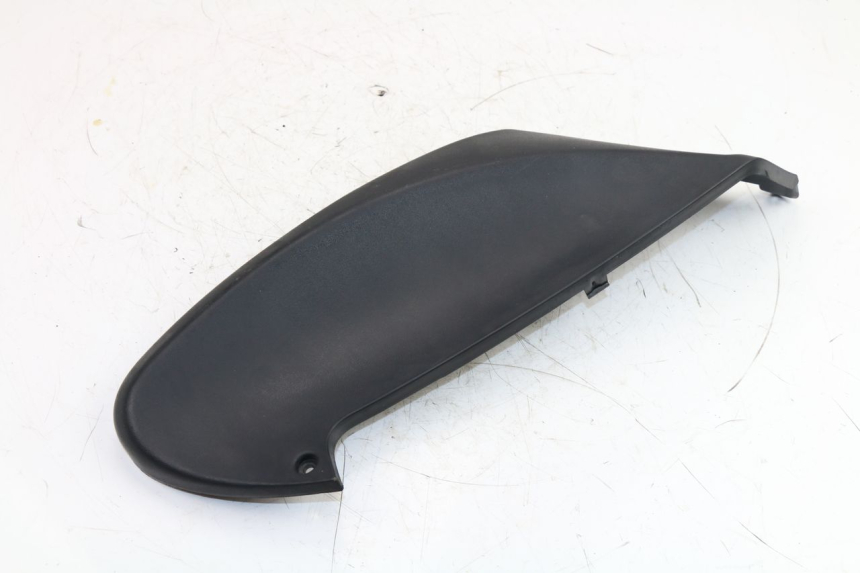 photo de UNTER SITZ VERKLEIDUNG RECHTS PIAGGIO FLY 4T 50 (2004 - 2010)