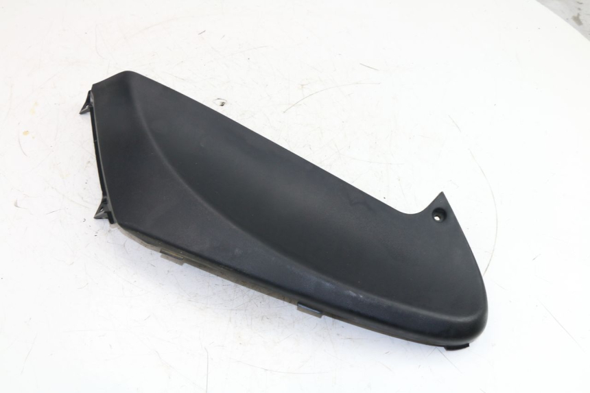 photo de UNTER SITZ VERKLEIDUNG RECHTS PIAGGIO FLY 4T 50 (2004 - 2010)