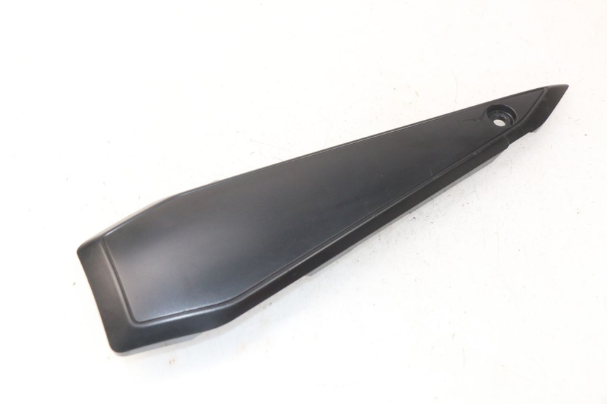 photo de UNTER SITZ VERKLEIDUNG RECHTS YAMAHA FZ8 800 (2010 - 2016)