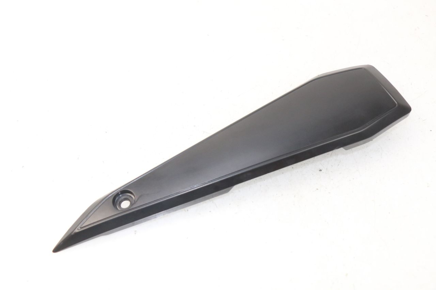photo de UNTER SITZ VERKLEIDUNG RECHTS YAMAHA FZ8 800 (2010 - 2016)