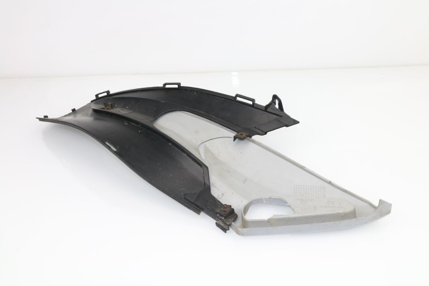photo de UNTER SITZ VERKLEIDUNG RECHTS GILERA RUNNER 50 (1999 - 2005)