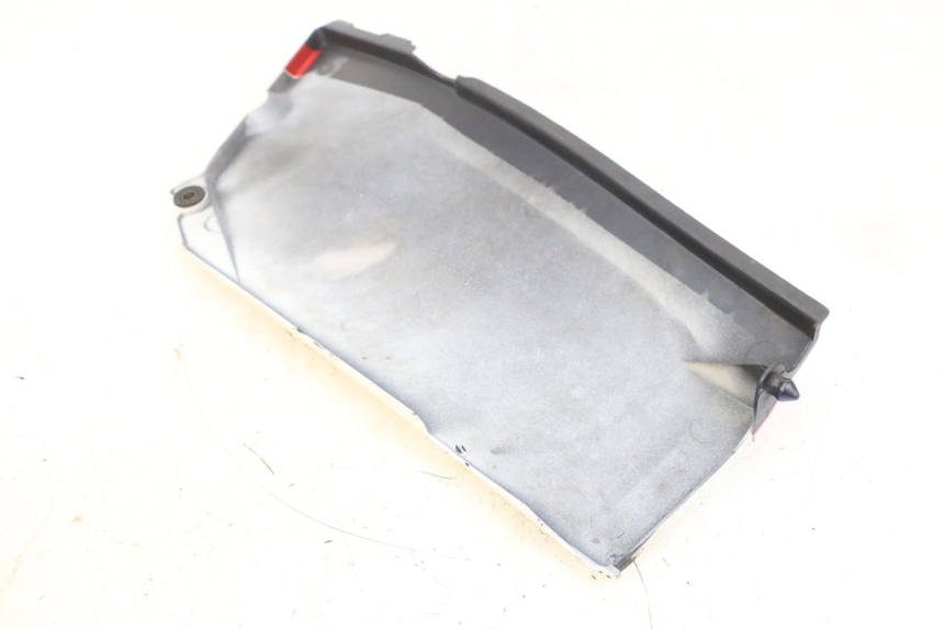 photo de UNTER SITZ VERKLEIDUNG RECHTS KAWASAKI GPX R WARBIRD 600 (1988 - 1993) - Zoom auf Gebrauchszustand