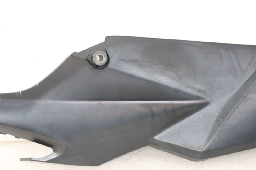 photo de UNTER SITZ VERKLEIDUNG RECHTS SUZUKI GSR 750 (2011 - 2017)