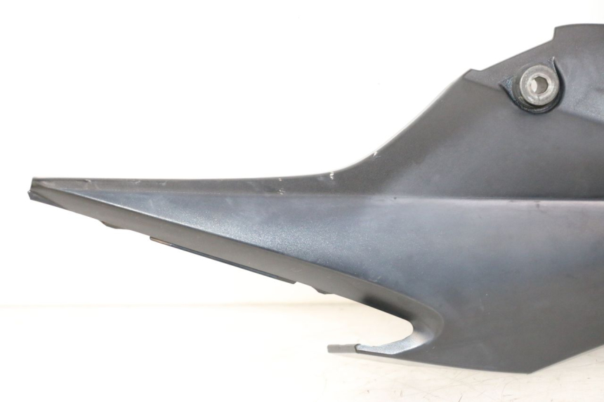 photo de UNTER SITZ VERKLEIDUNG RECHTS SUZUKI GSR 750 (2011 - 2017)