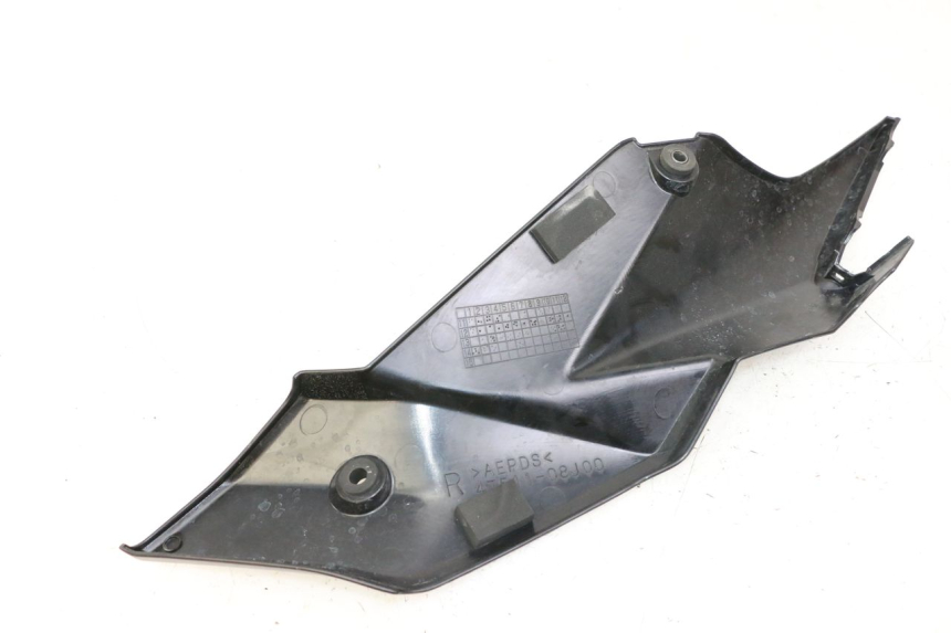 photo de UNTER SITZ VERKLEIDUNG RECHTS SUZUKI GSR 750 (2011 - 2017)