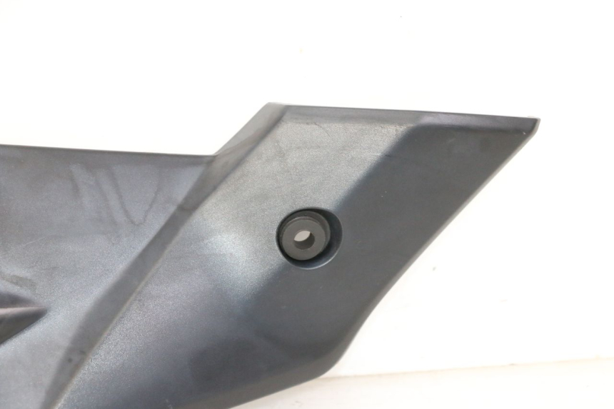 photo de UNTER SITZ VERKLEIDUNG RECHTS SUZUKI GSR 750 (2011 - 2017)