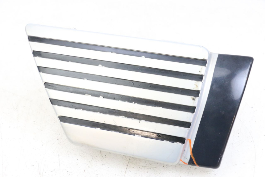 photo de UNTER SITZ VERKLEIDUNG RECHTS SUZUKI GSX E 250 (1982 - 1983)