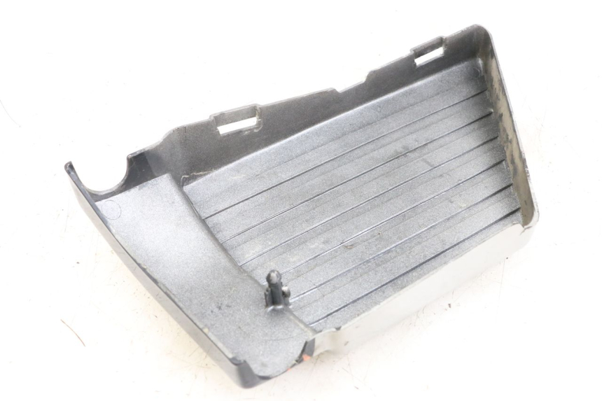 photo de UNTER SITZ VERKLEIDUNG RECHTS SUZUKI GSX E 250 (1982 - 1983)