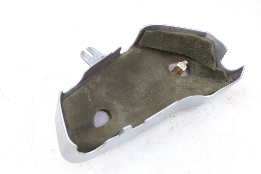 photo de VERKLEIDUNG UNTER DEM RECHTEN SITZ HYOSUNG GV AQUILA 125 (2000 - 2004)