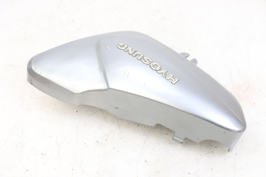 photo de VERKLEIDUNG UNTER DEM RECHTEN SITZ HYOSUNG GV AQUILA 125 (2000 - 2004)