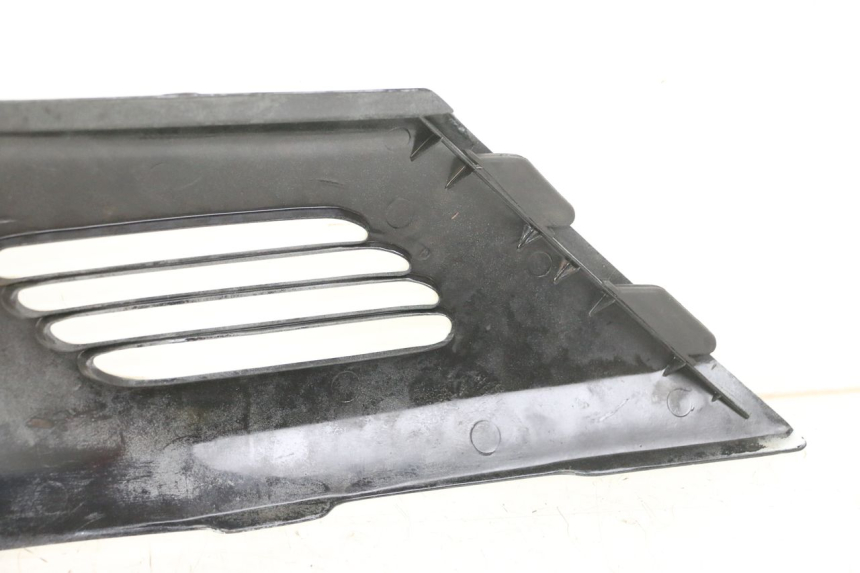 photo de UNTER SITZ VERKLEIDUNG RECHTS HONDA CBR F 1000 (1993 - 1996)