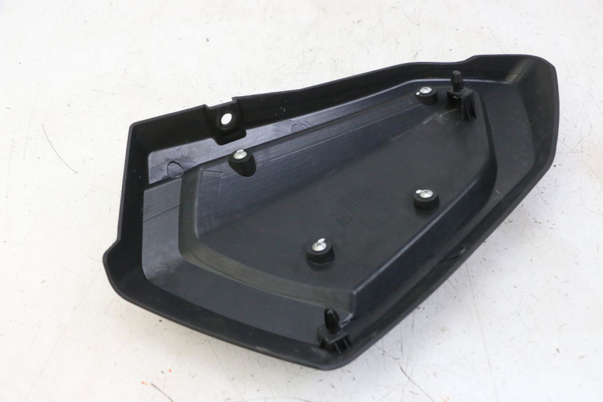 photo de UNTER SITZ VERKLEIDUNG RECHTS KEEWAY K-LIGHT KLIGHT 125 (2018 - 2025)