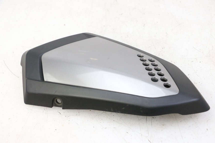 photo de UNTER SITZ VERKLEIDUNG RECHTS KEEWAY K-LIGHT KLIGHT 125 (2018 - 2025)