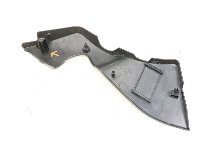 photo de UNTER SITZ VERKLEIDUNG RECHTS KYMCO K-PW K-PIPE 50 (2012 - 2017)