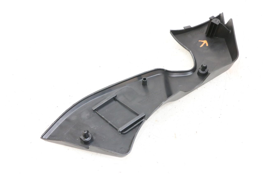 photo de UNTER SITZ VERKLEIDUNG RECHTS KYMCO K-PW K-PIPE 50 (2012 - 2017)