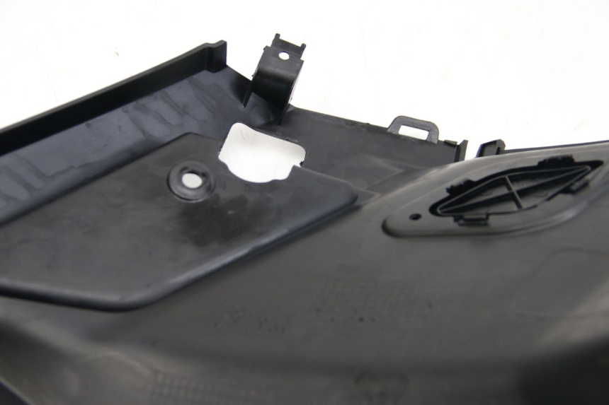 photo de UNTER SITZ VERKLEIDUNG RECHTS PEUGEOT KISBEE 2T 50 (2018 - 2022)