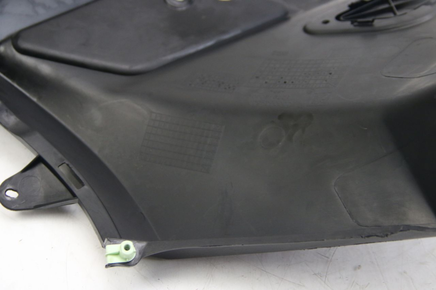 photo de UNTER SITZ VERKLEIDUNG RECHTS PEUGEOT KISBEE 2T 50 (2018 - 2022)