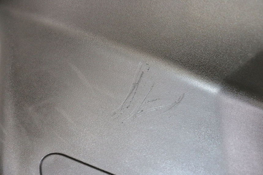 photo de UNTER SITZ VERKLEIDUNG RECHTS PEUGEOT KISBEE 2T 50 (2018 - 2022)