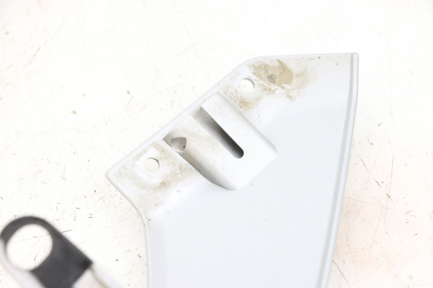 photo de UNTER SITZ VERKLEIDUNG RECHTS YAMAHA MT-07 MT07 ABS 700 (2018 - 2020) - Zoom auf Gebrauchszustand