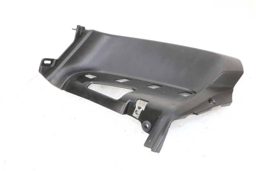 photo de UNTER SITZ VERKLEIDUNG RECHTS YAMAHA NEO'S CORE 1 (2022 - 2026) - Zoom auf Komponenten