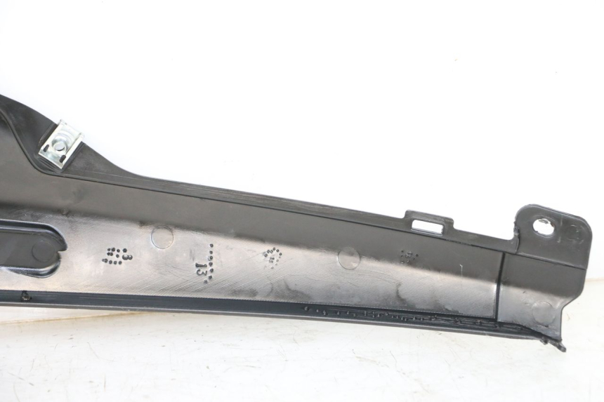 photo de UNTER SITZ VERKLEIDUNG RECHTS PIAGGIO NRG POWER PUREJET 50 (2018 - 2021)