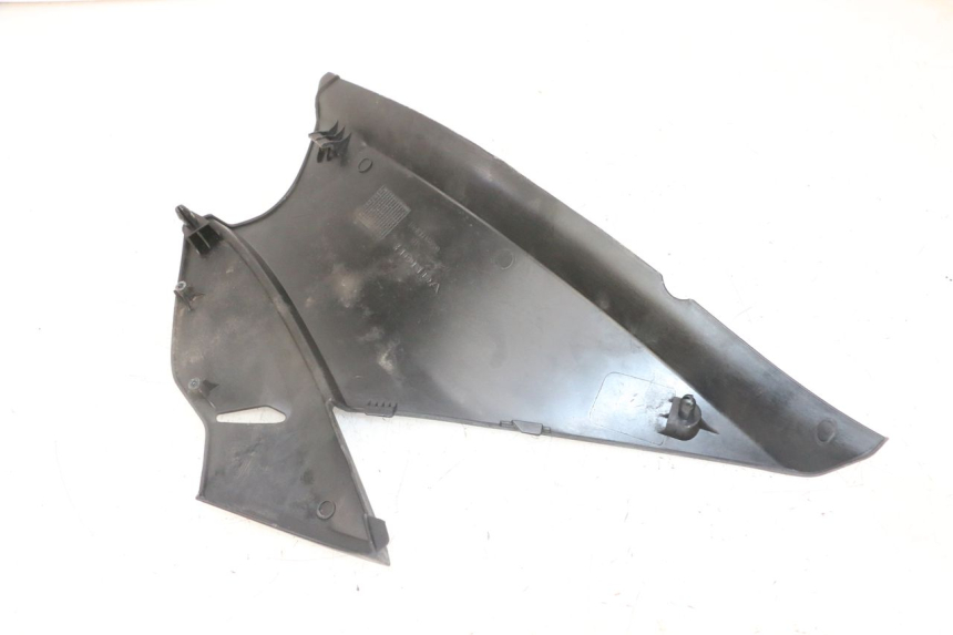 photo de UNTER SITZ VERKLEIDUNG RECHTS HONDA NTV DEAUVILLE ABS 700 (2007 - 2016)